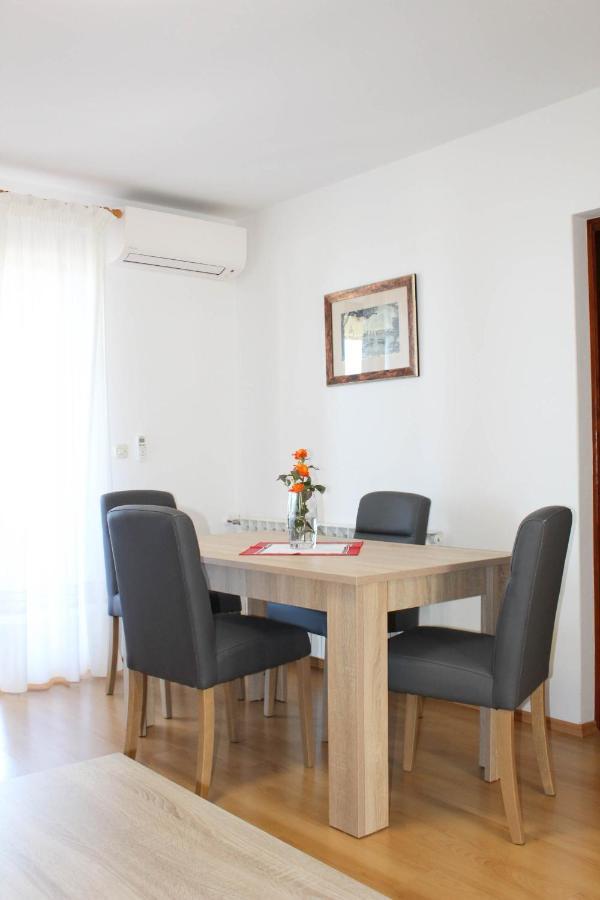 Apartment Dekovic โปเรช ภายนอก รูปภาพ